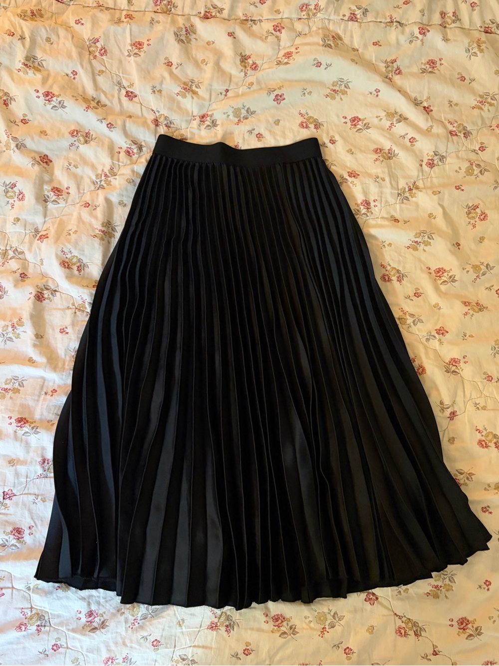 H&M Black Pleated Midi Skirt